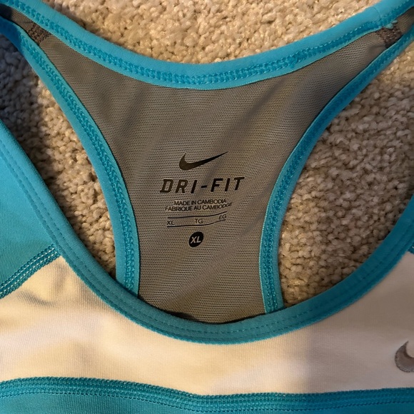 Nike women’s Dri-Fit Turquoise and White Athletic Tank size XL with built in bra - Picture 2 of 8
